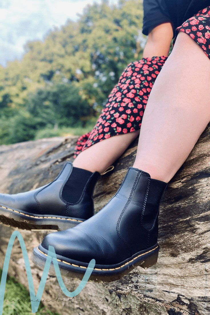 dr martens chelsea boots 2976